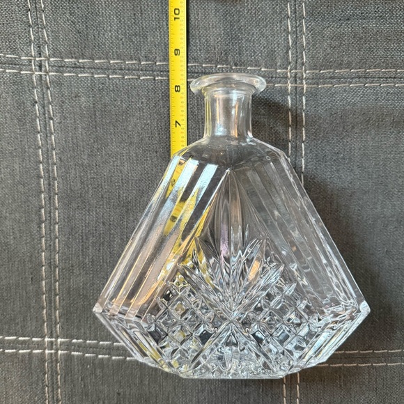 Glass Crystal Decanter for Whiskey & Spirits - Picture 8 of 10